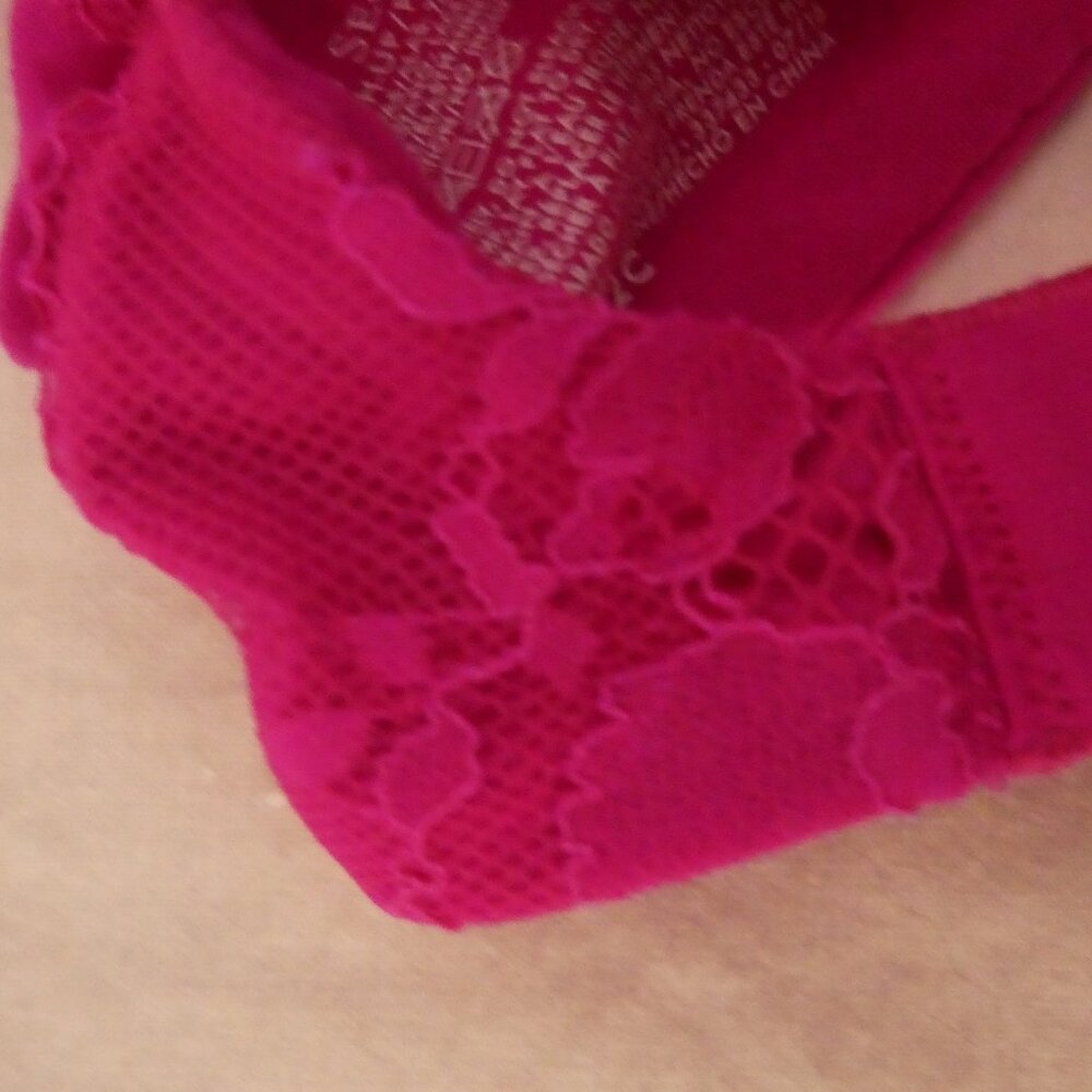 VICTORIA'S SECRET - Body By Victoria's Secret | 32C | Pink Lace Overlay Bra - Picture 12 of 12